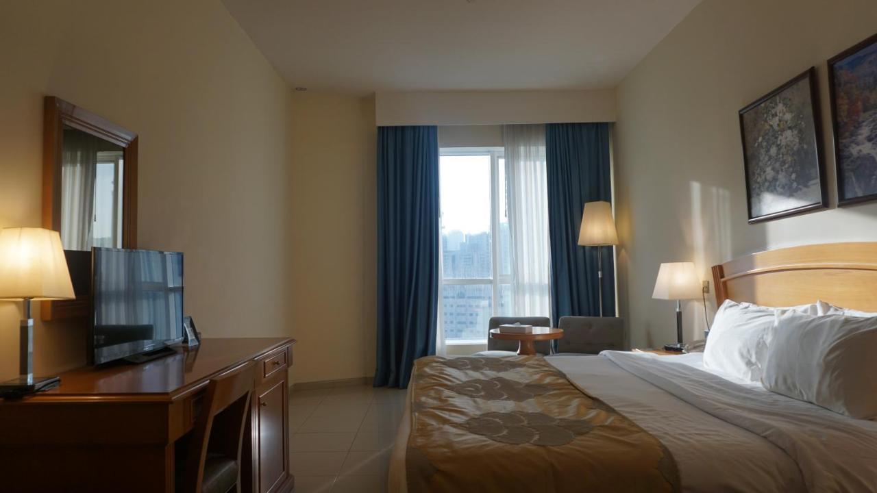 Golden Tulip Sharjah Aparthotel Exterior foto