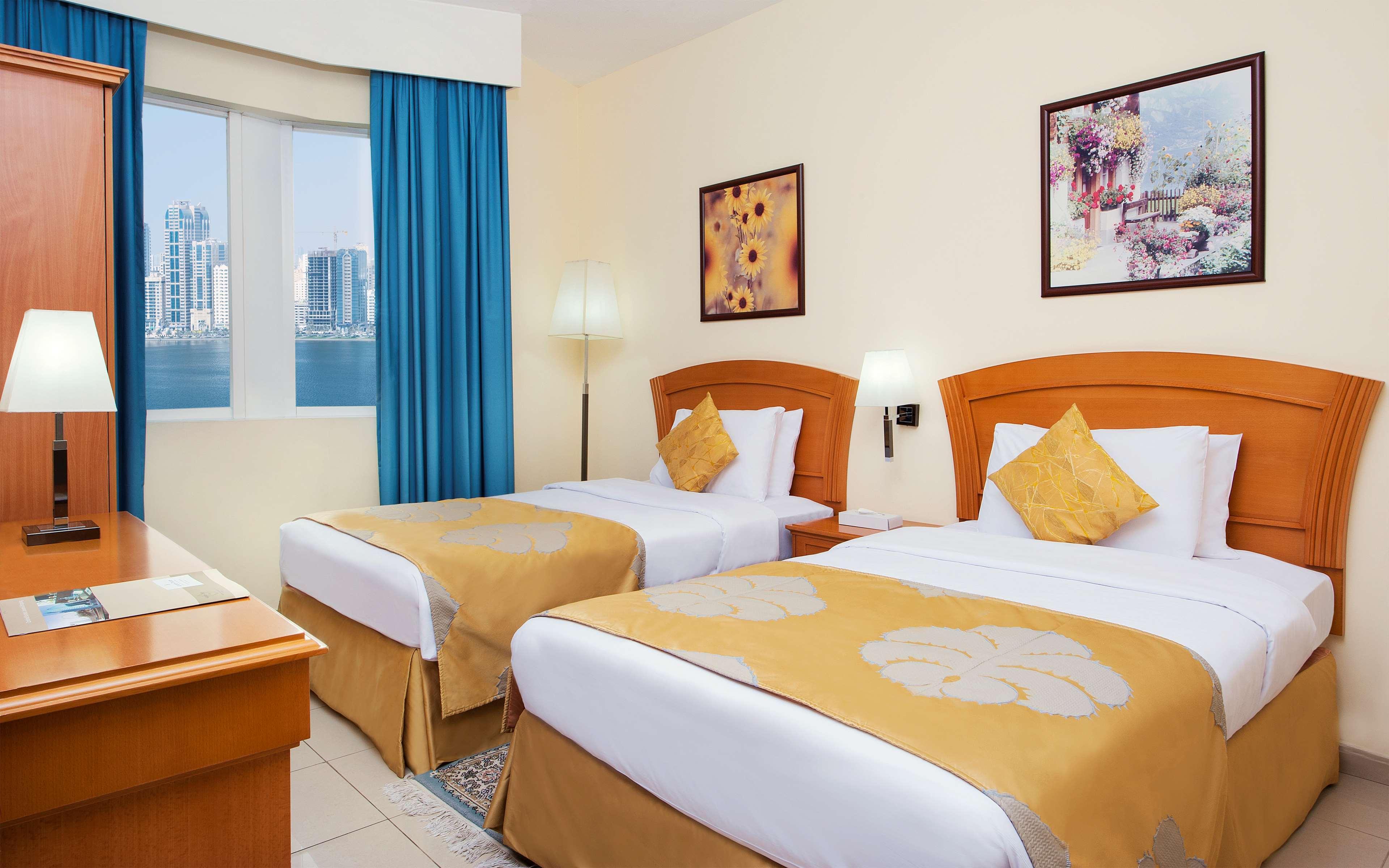 Golden Tulip Sharjah Aparthotel Exterior foto