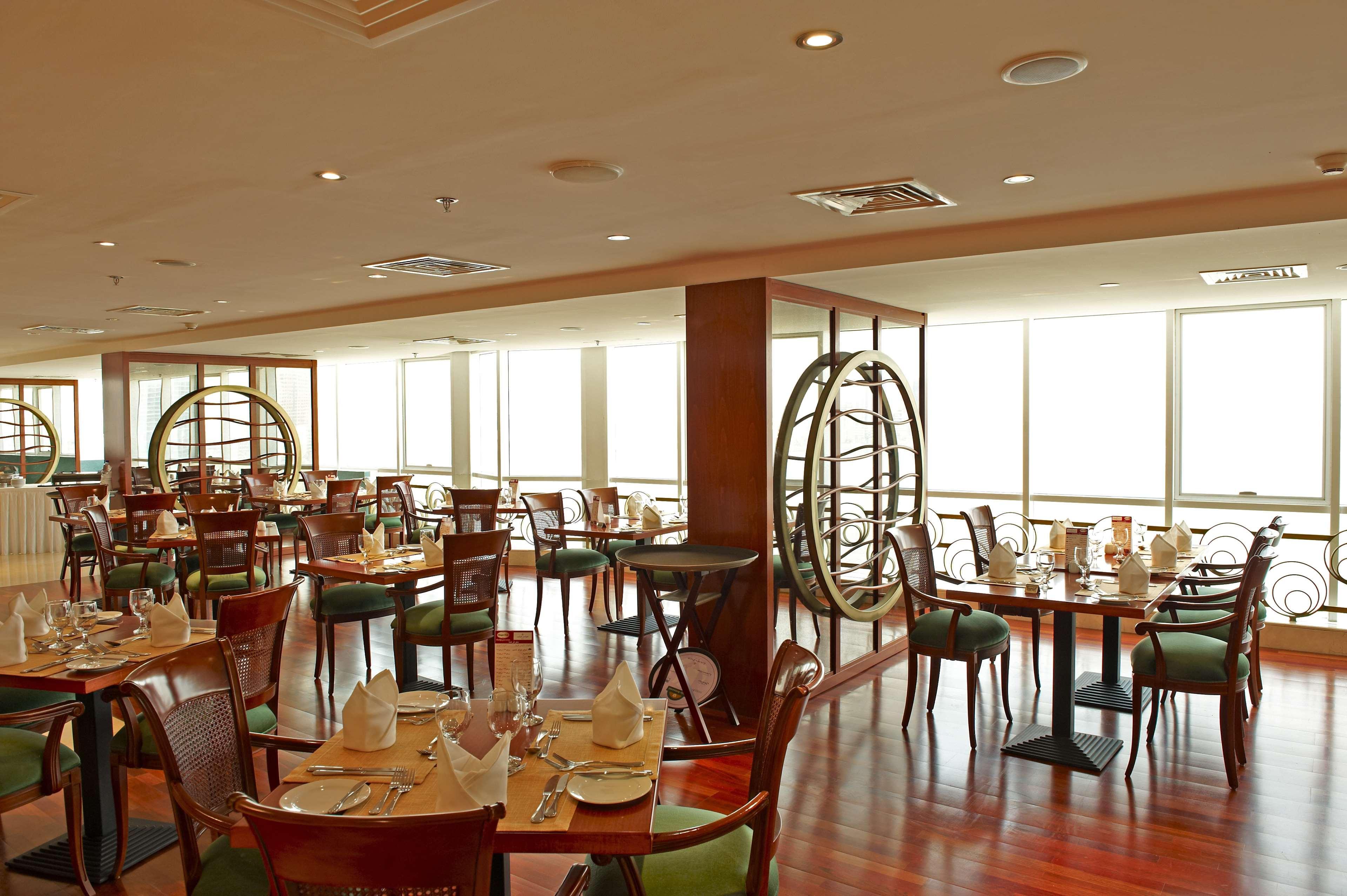 Golden Tulip Sharjah Aparthotel Exterior foto