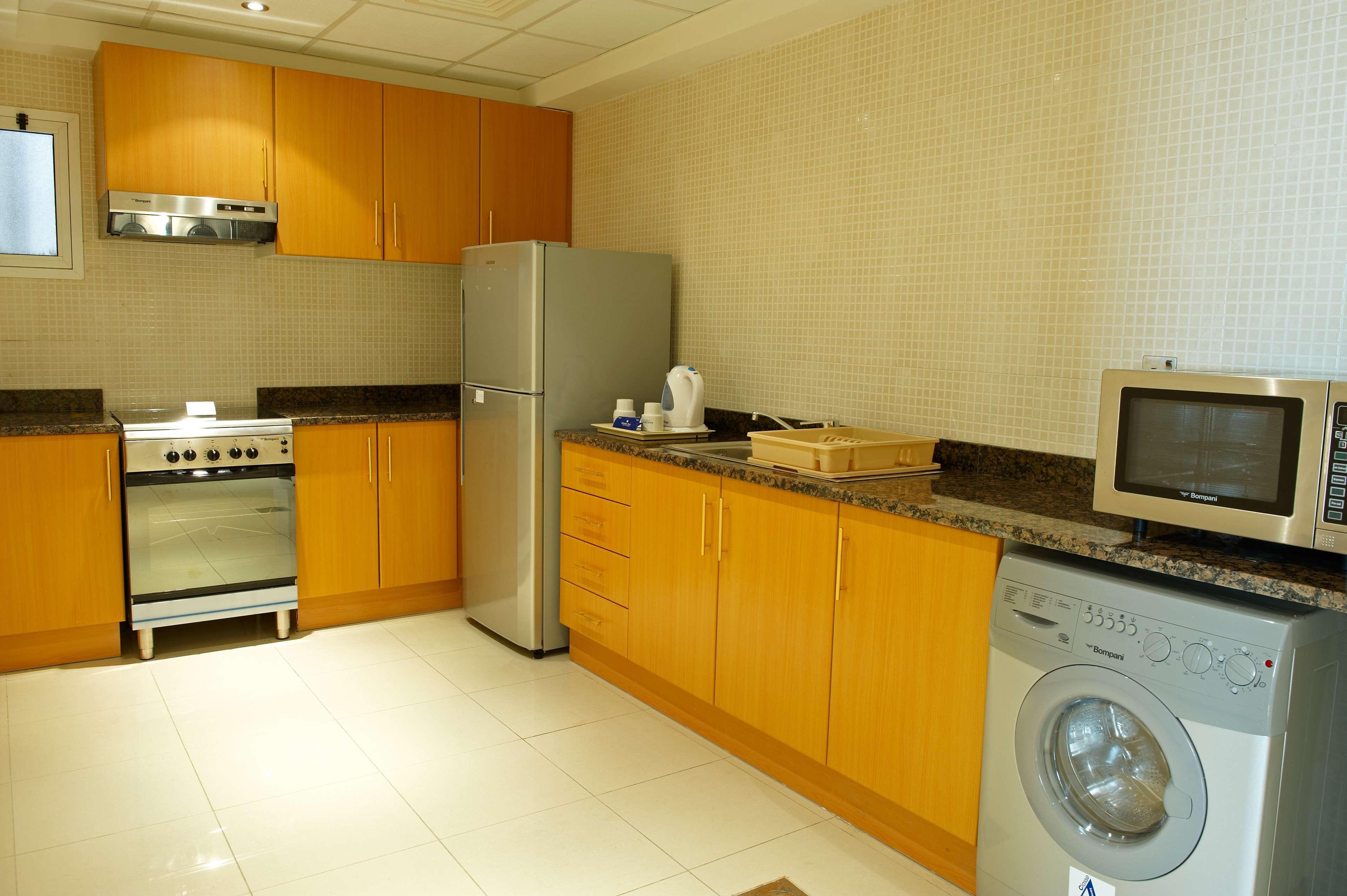 Golden Tulip Sharjah Aparthotel Exterior foto