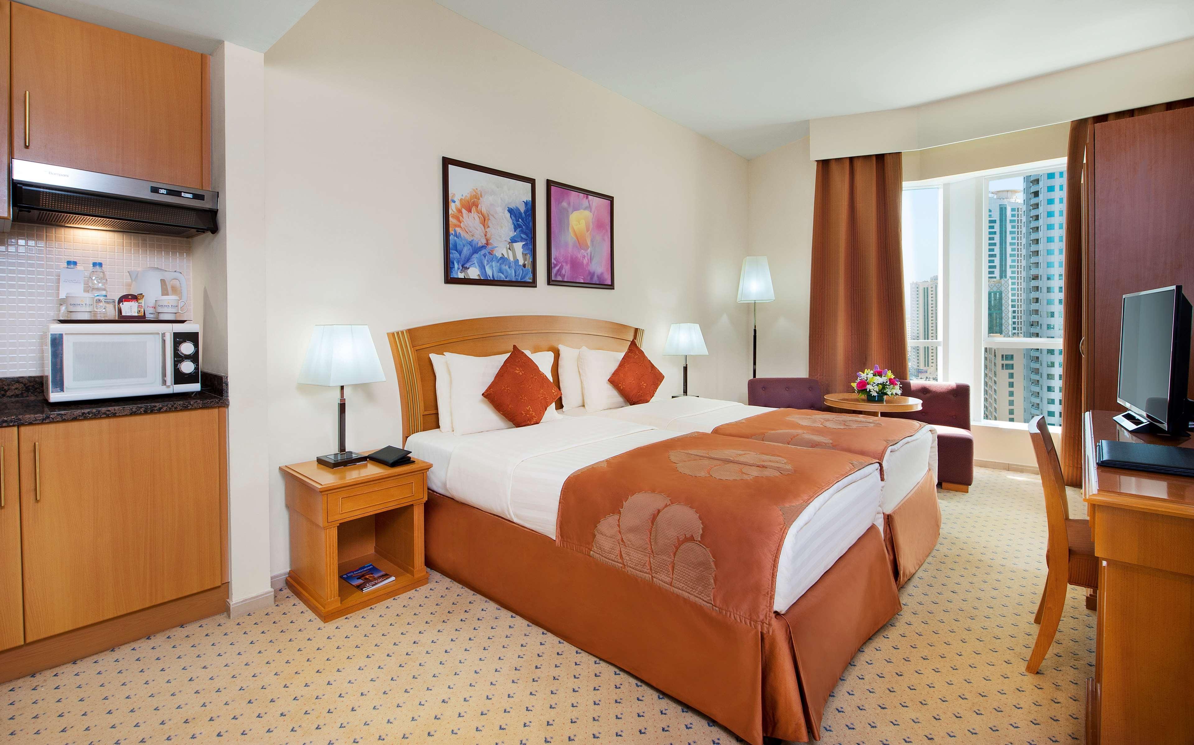 Golden Tulip Sharjah Aparthotel Exterior foto
