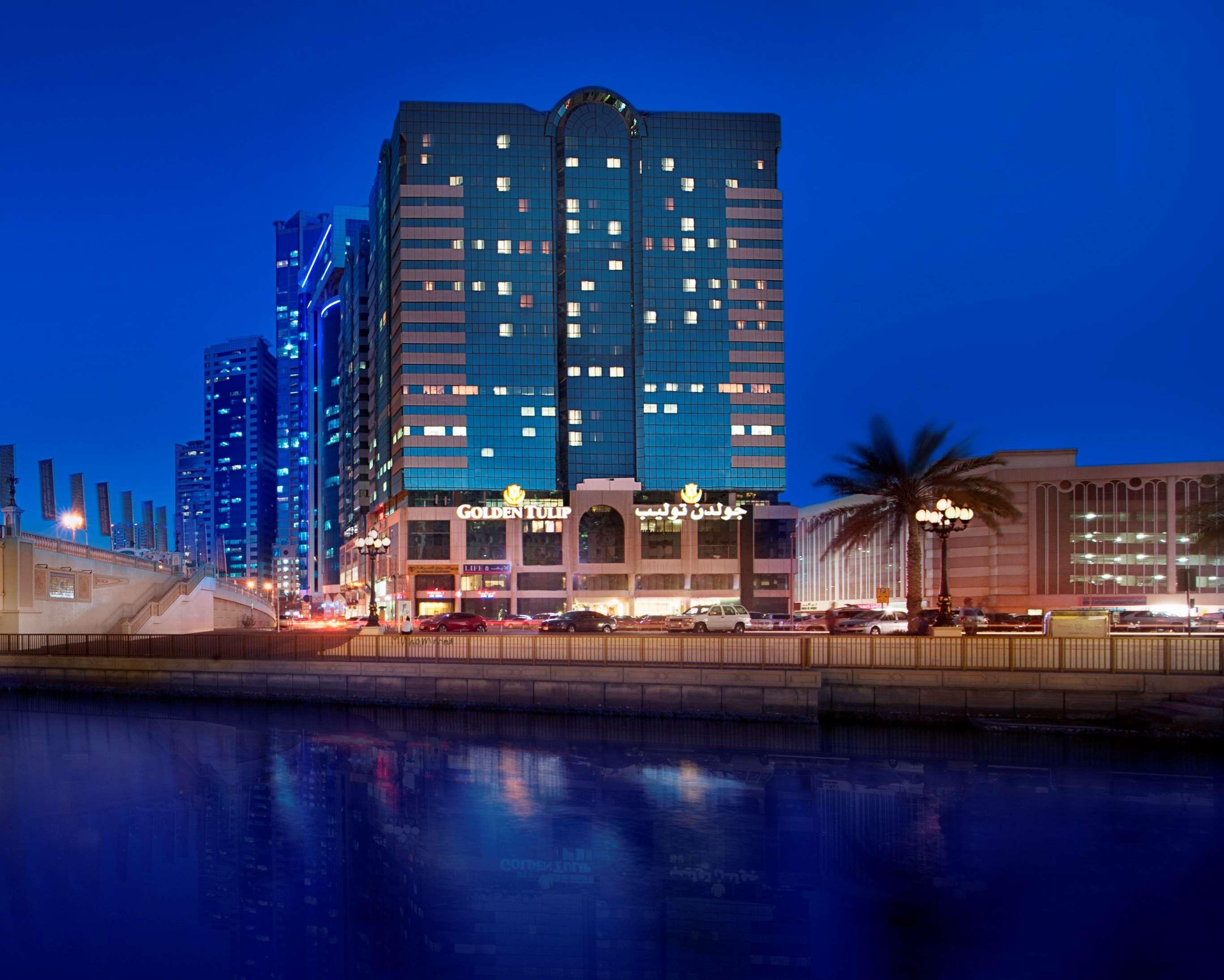 Golden Tulip Sharjah Aparthotel Exterior foto