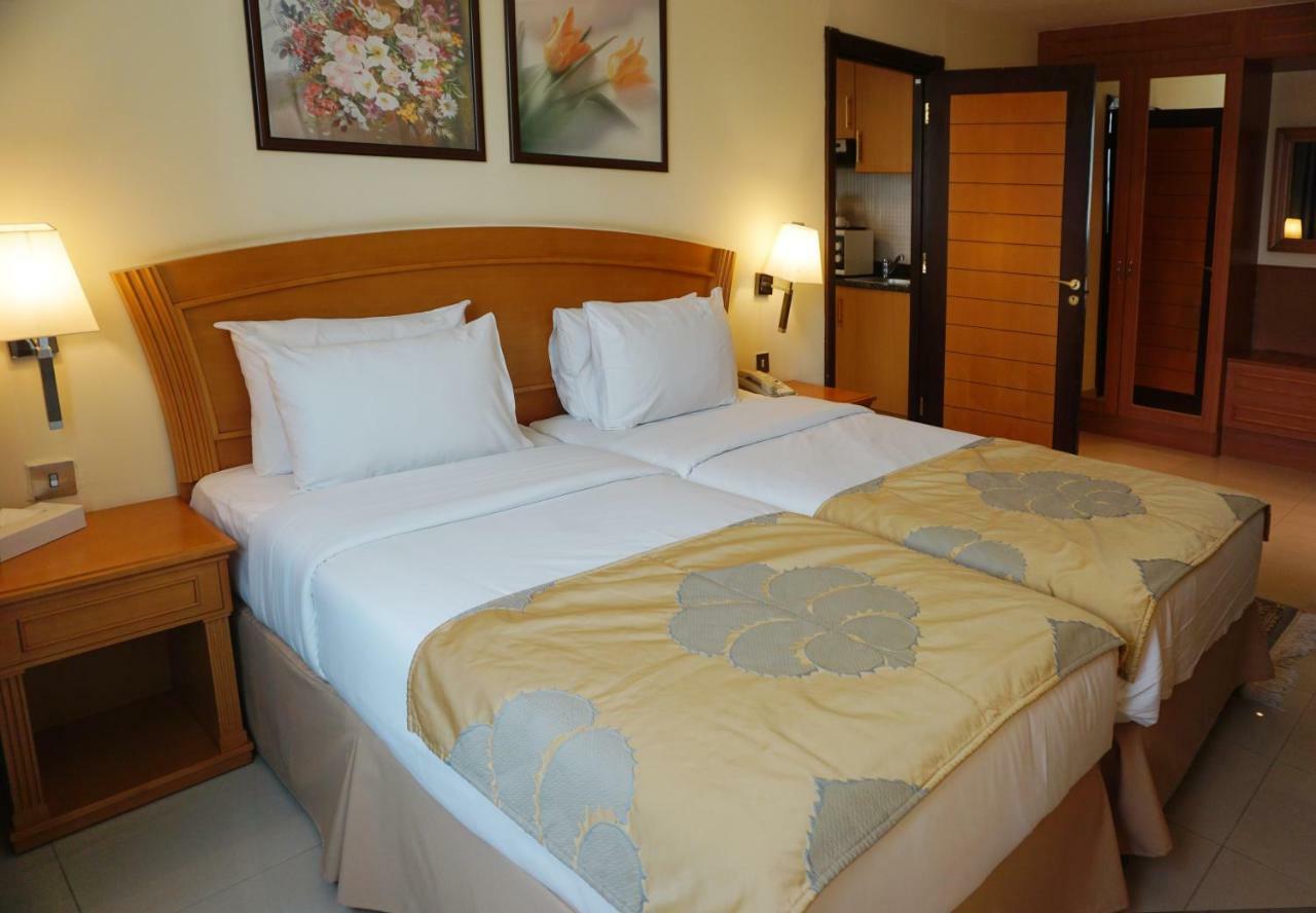 Golden Tulip Sharjah Aparthotel Exterior foto